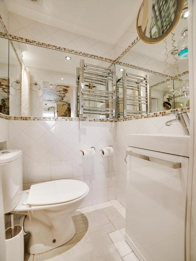 โอโย ลอนดอน ลอดจ์ Hotel ภายนอก รูปภาพ
