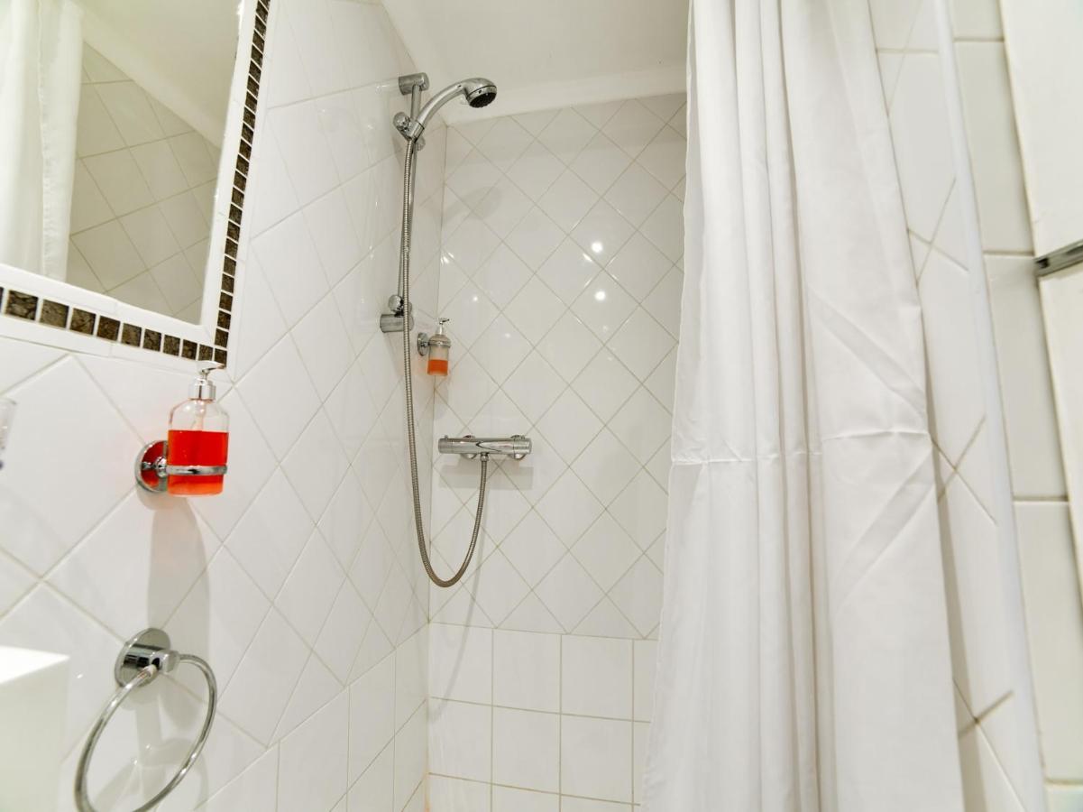 โอโย ลอนดอน ลอดจ์ Hotel ภายนอก รูปภาพ